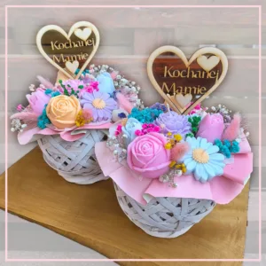 kompozycja-kwiatowa-w-koszyczku-1